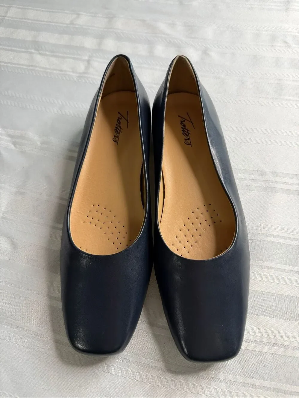 Trotters Women’s Navy Blue Honor Flats Comfort Shoes Size 7.5 7 1/2 M